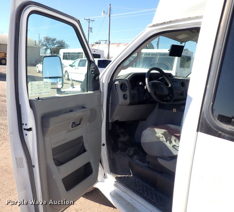 image for item DL6141 2009 Ford Econoline E450  shuttle bus