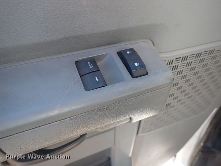 image for item DL6141 2009 Ford Econoline E450  shuttle bus