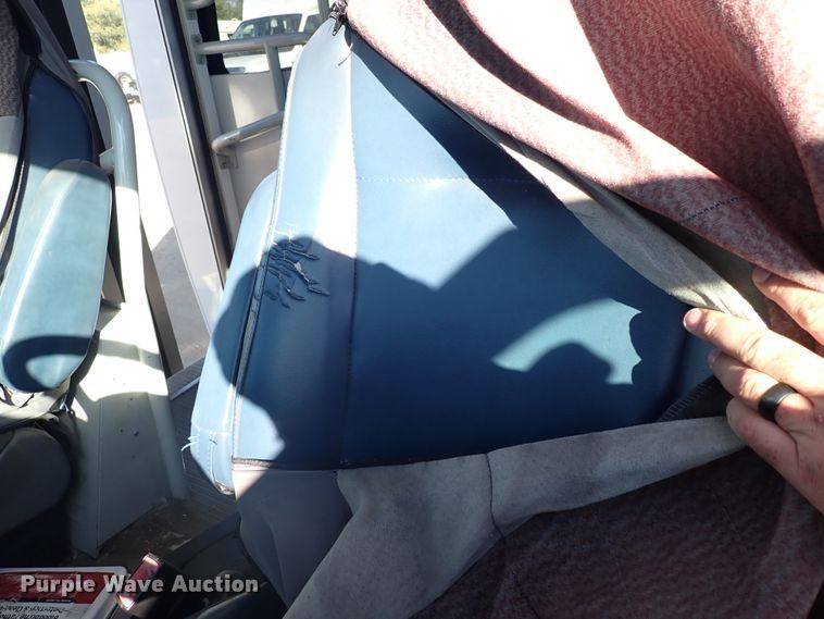 image for item DL6141 2009 Ford Econoline E450  shuttle bus