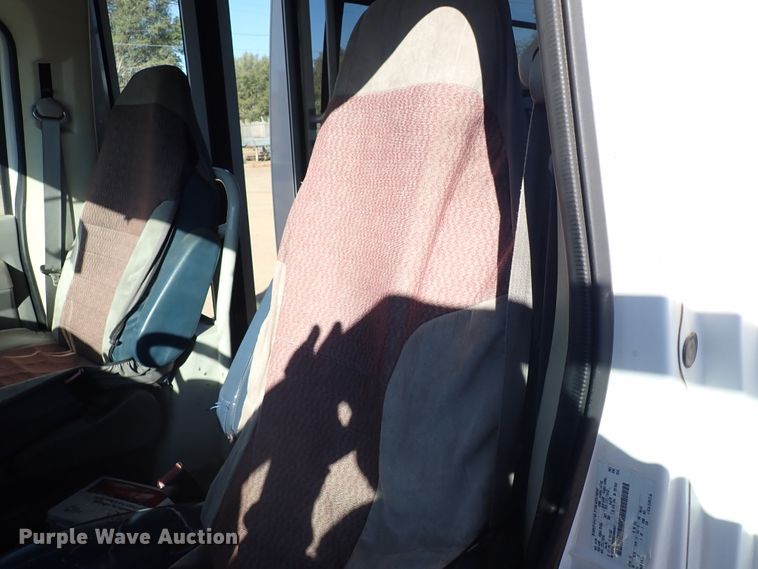 image for item DL6141 2009 Ford Econoline E450  shuttle bus