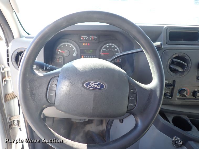 image for item DL6141 2009 Ford Econoline E450  shuttle bus