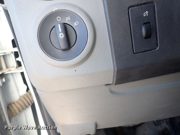 image for item DL6141 2009 Ford Econoline E450  shuttle bus