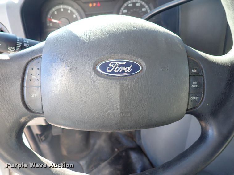 image for item DL6141 2009 Ford Econoline E450  shuttle bus