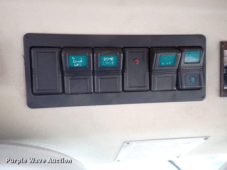 image for item DL6141 2009 Ford Econoline E450  shuttle bus