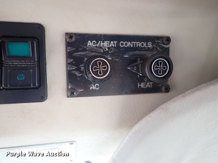 image for item DL6141 2009 Ford Econoline E450  shuttle bus