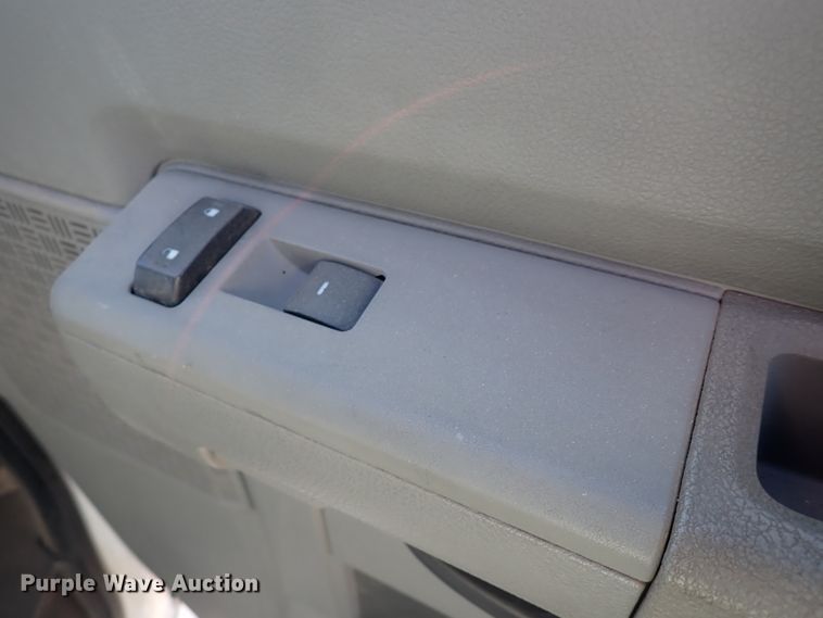 image for item DL6141 2009 Ford Econoline E450  shuttle bus