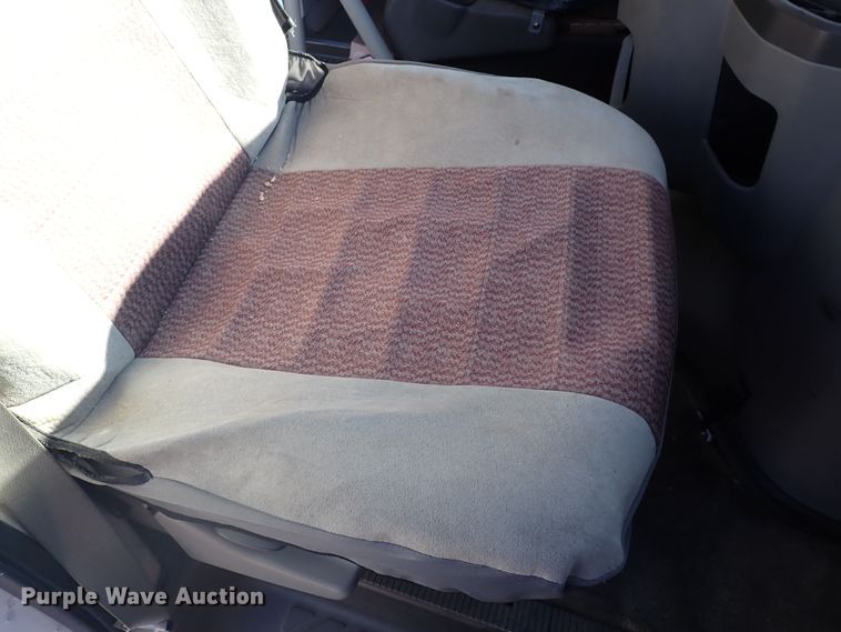 image for item DL6141 2009 Ford Econoline E450  shuttle bus