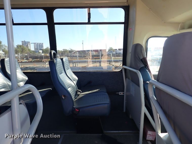 image for item DL6141 2009 Ford Econoline E450  shuttle bus