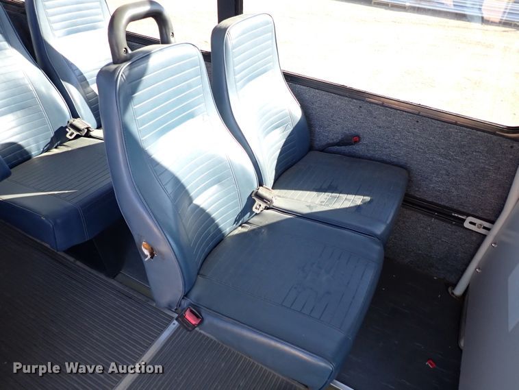 image for item DL6141 2009 Ford Econoline E450  shuttle bus