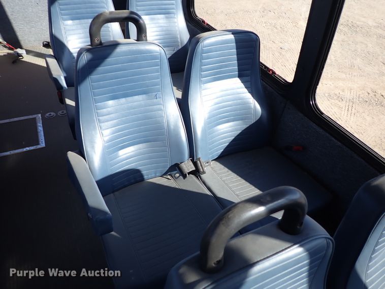 image for item DL6141 2009 Ford Econoline E450  shuttle bus