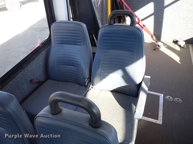 image for item DL6141 2009 Ford Econoline E450  shuttle bus