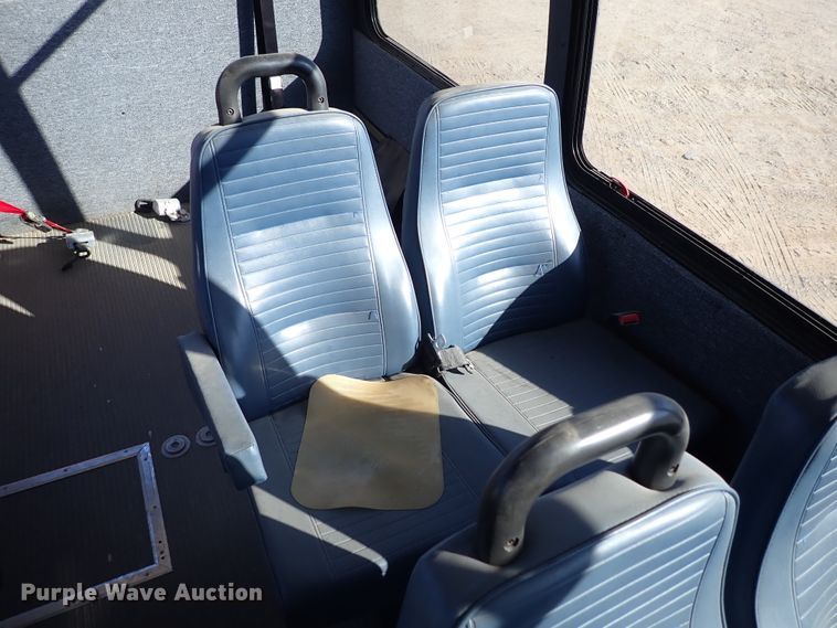 image for item DL6141 2009 Ford Econoline E450  shuttle bus