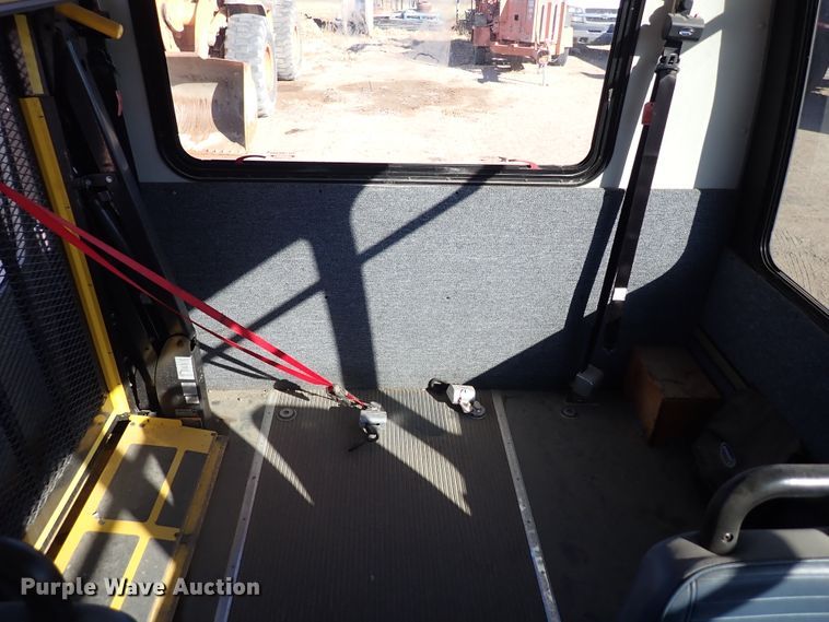 image for item DL6141 2009 Ford Econoline E450  shuttle bus