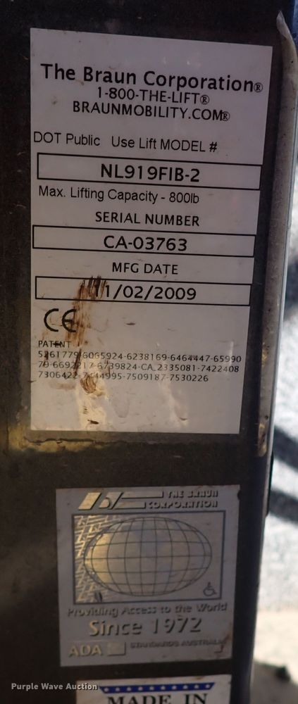 image for item DL6141 2009 Ford Econoline E450  shuttle bus