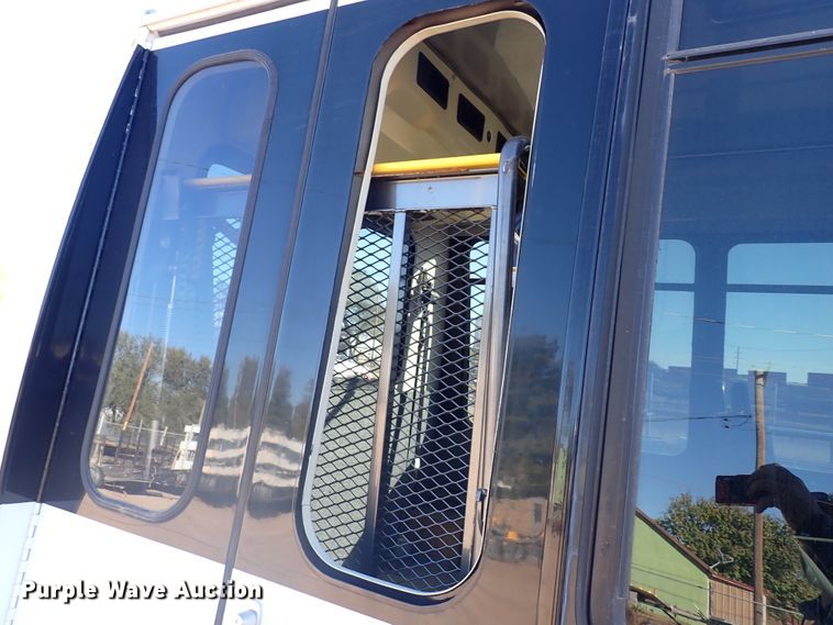 image for item DL6141 2009 Ford Econoline E450  shuttle bus