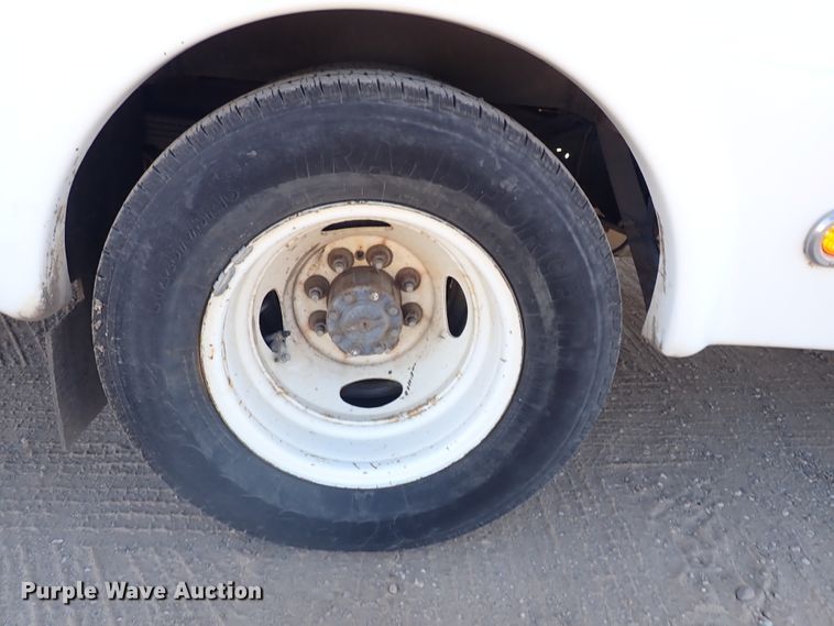 image for item DL6141 2009 Ford Econoline E450  shuttle bus