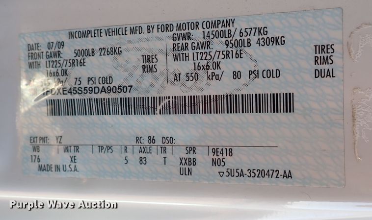 image for item DL6141 2009 Ford Econoline E450  shuttle bus