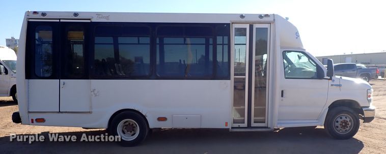 image for item DL6142 2010 Ford Econoline E450  shuttle bus