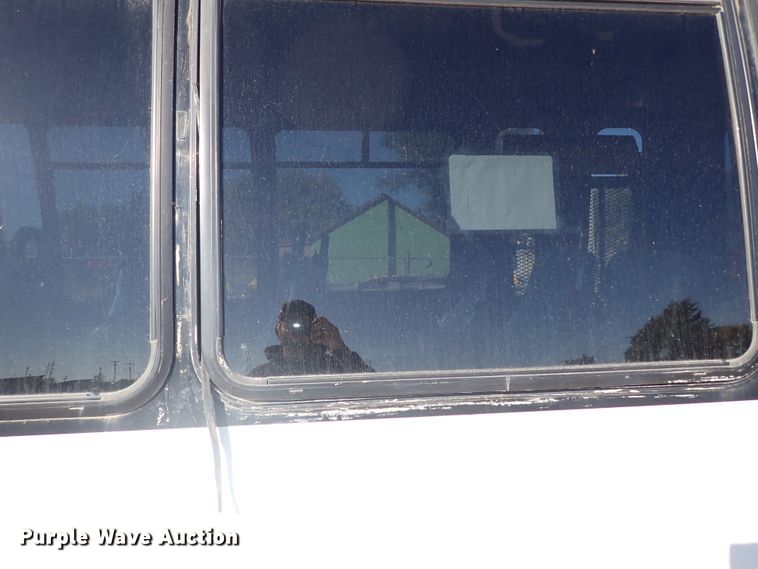 image for item DL6142 2010 Ford Econoline E450  shuttle bus