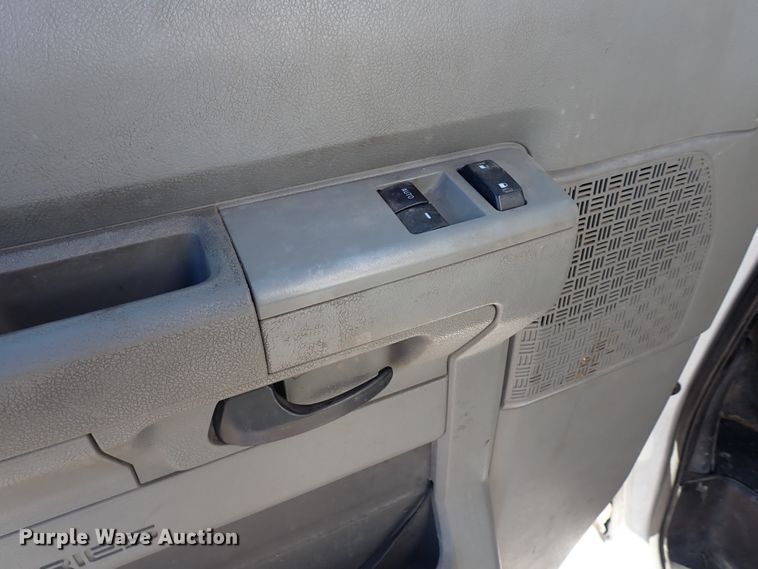 image for item DL6142 2010 Ford Econoline E450  shuttle bus