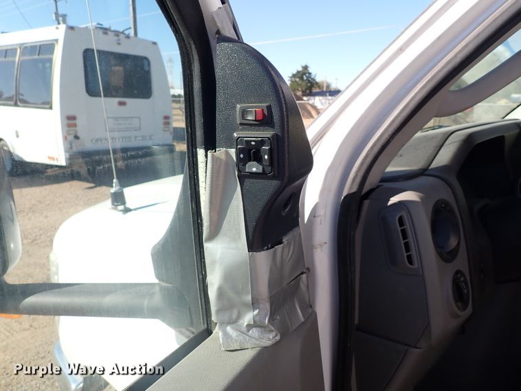 image for item DL6142 2010 Ford Econoline E450  shuttle bus