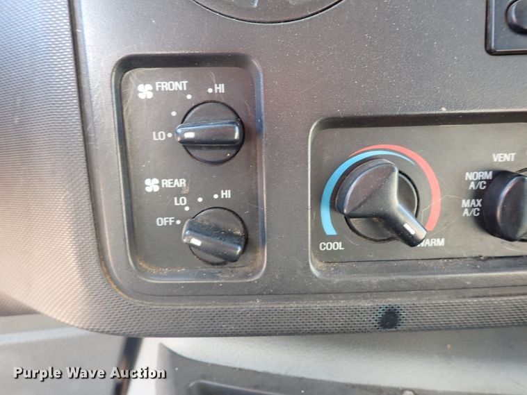 image for item DL6142 2010 Ford Econoline E450  shuttle bus