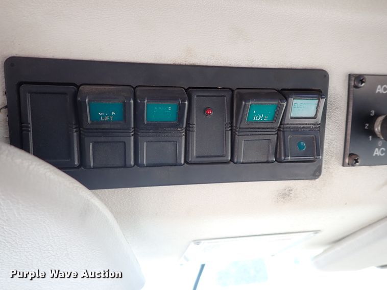 image for item DL6142 2010 Ford Econoline E450  shuttle bus