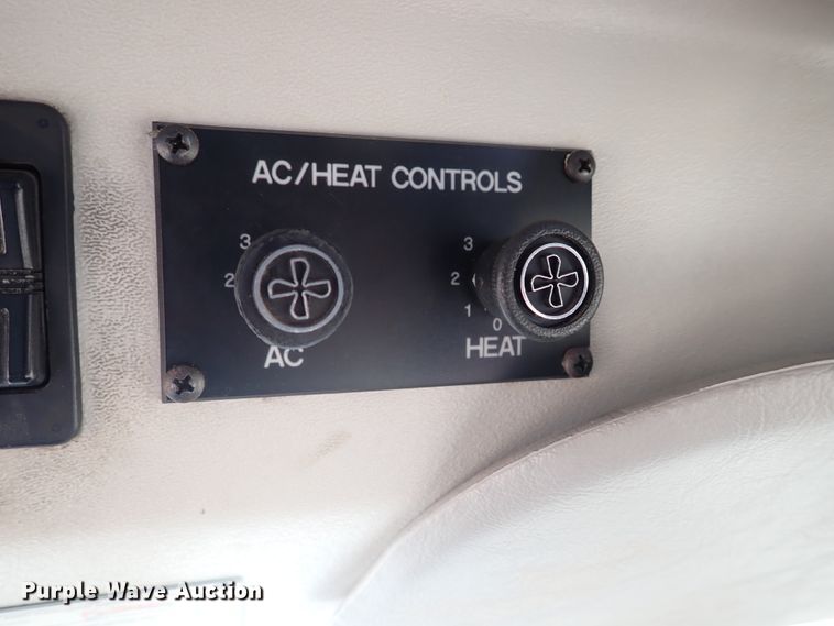 image for item DL6142 2010 Ford Econoline E450  shuttle bus