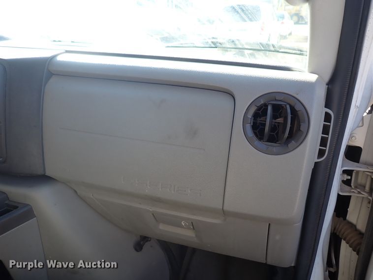 image for item DL6142 2010 Ford Econoline E450  shuttle bus