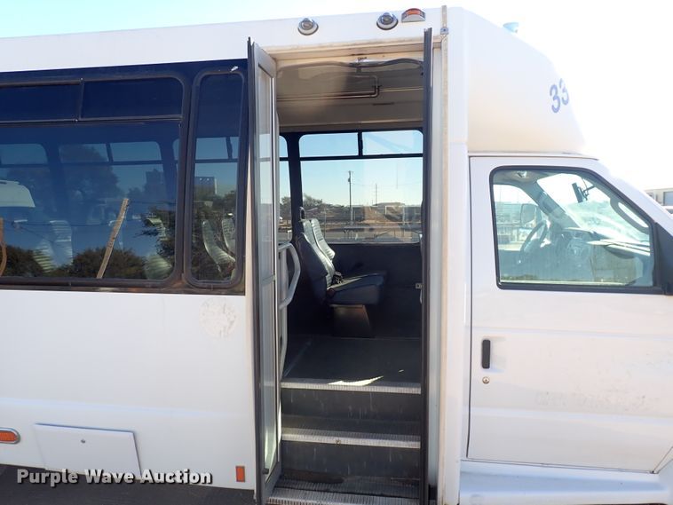 image for item DL6142 2010 Ford Econoline E450  shuttle bus