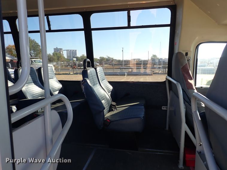 image for item DL6142 2010 Ford Econoline E450  shuttle bus