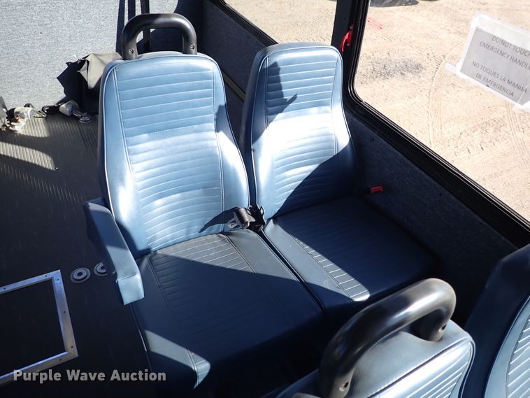 image for item DL6142 2010 Ford Econoline E450  shuttle bus