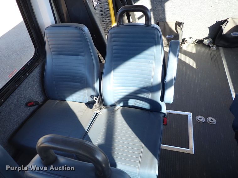 image for item DL6142 2010 Ford Econoline E450  shuttle bus