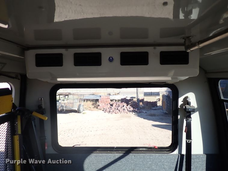 image for item DL6142 2010 Ford Econoline E450  shuttle bus