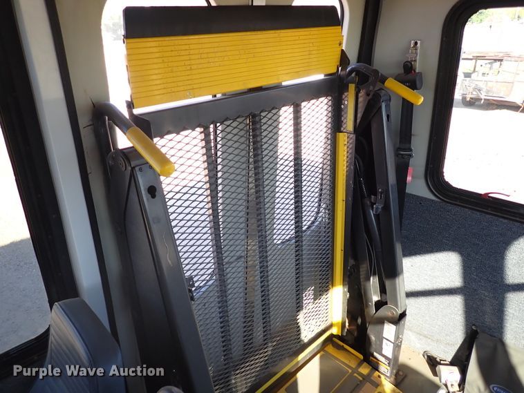 image for item DL6142 2010 Ford Econoline E450  shuttle bus