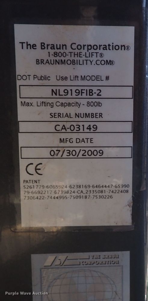 image for item DL6142 2010 Ford Econoline E450  shuttle bus