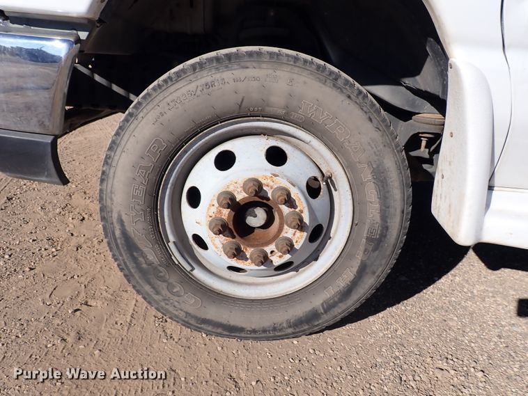 image for item DL6142 2010 Ford Econoline E450  shuttle bus