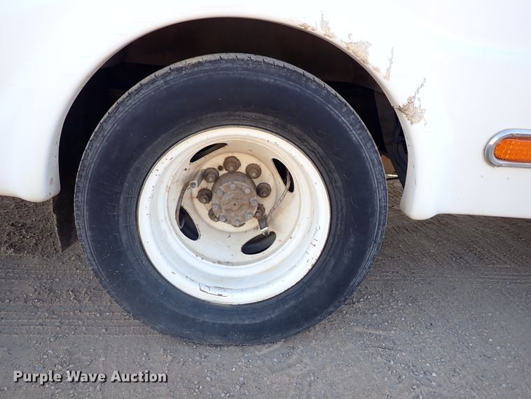 image for item DL6142 2010 Ford Econoline E450  shuttle bus