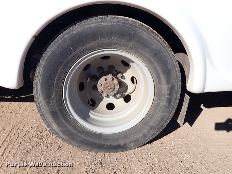 image for item DL6142 2010 Ford Econoline E450  shuttle bus