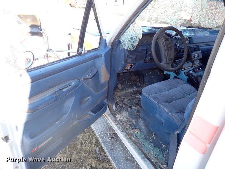 image for item DL6145 1996 Ford F350  ambulance