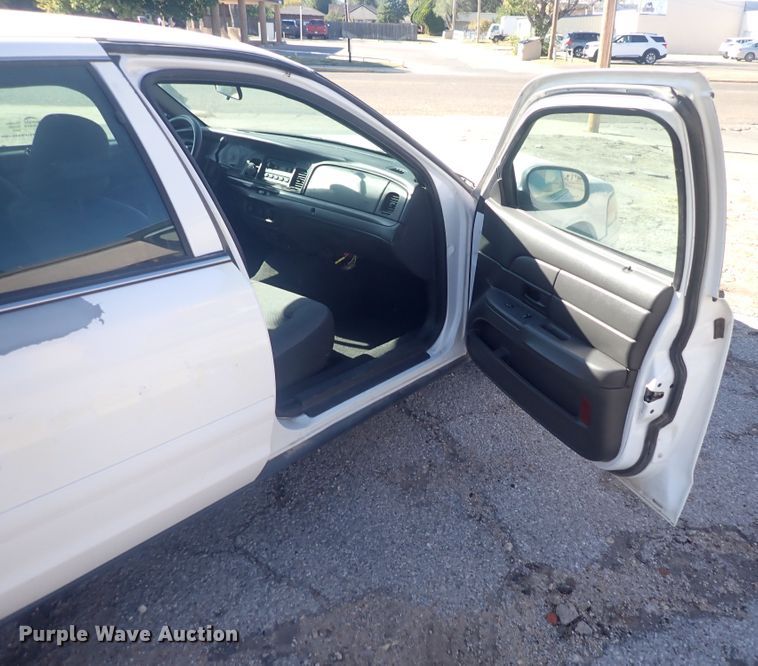 image for item DL6146 2005 Ford Crown Victoria Police Interceptor