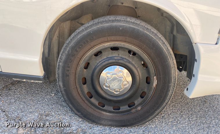 image for item DL6146 2005 Ford Crown Victoria Police Interceptor