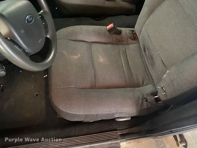 image for item DL6147 2005 Ford Crown Victoria Police Interceptor