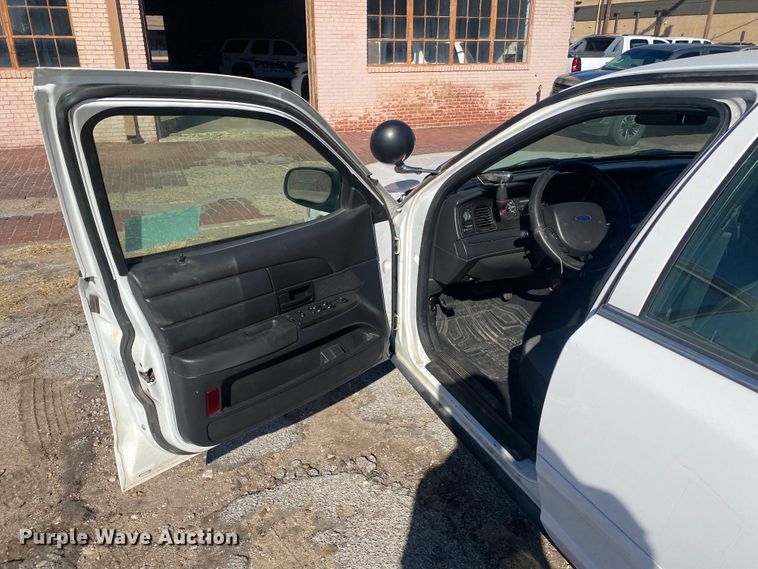 image for item DL6150 2005 Ford Crown Victoria Police Interceptor