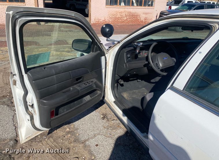 image for item DL6151 2004 Ford Crown Victoria Police Interceptor