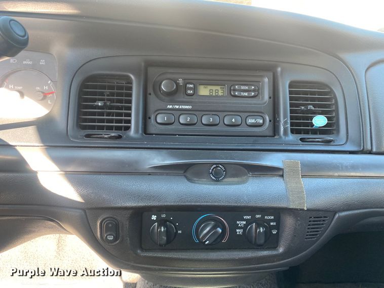 image for item DL6151 2004 Ford Crown Victoria Police Interceptor