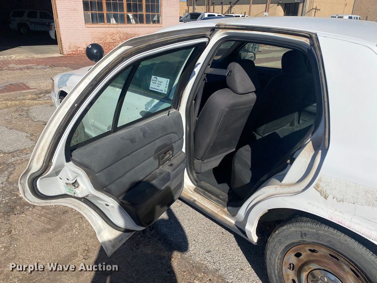 image for item DL6151 2004 Ford Crown Victoria Police Interceptor