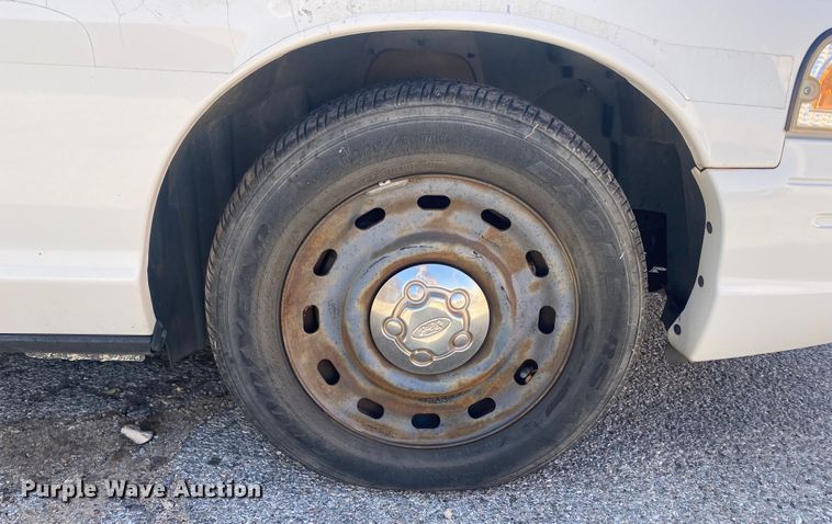 image for item DL6151 2004 Ford Crown Victoria Police Interceptor