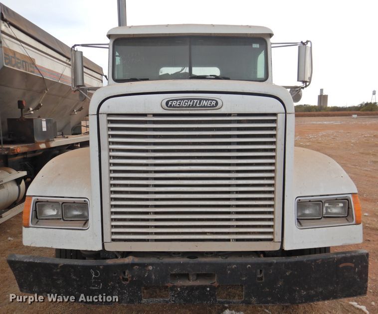 image for item DN0061 2000 Freightliner FLD120  semi truck