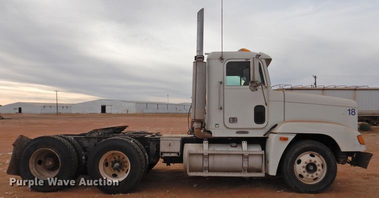 image for item DN0061 2000 Freightliner FLD120  semi truck